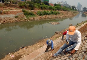  BPLH Bogor ambil sampel air Sungai Cisadane