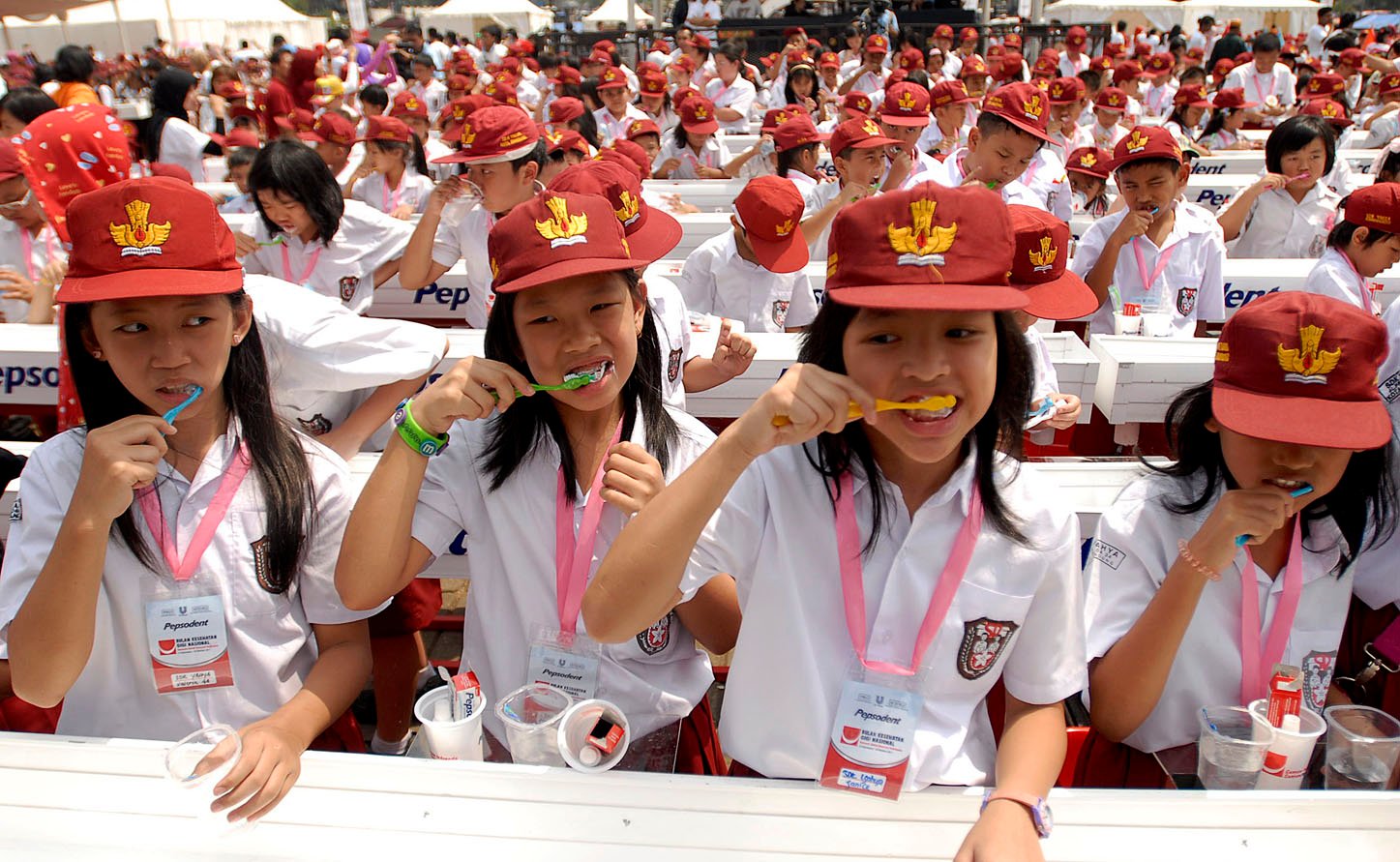  FOTO: Sikat gigi bersama ribuan siswa SD di Bandung