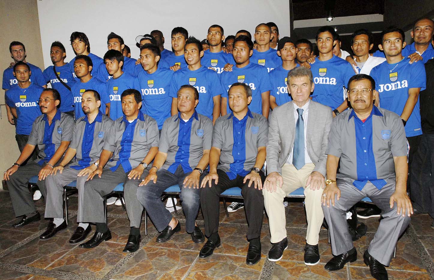  FOTO: Formasi awal pemain Persib