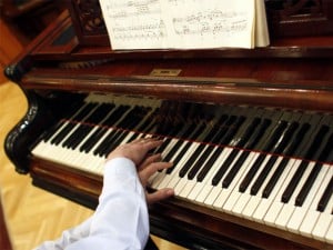  Pianis Stephen Kurniawan tampil memukau