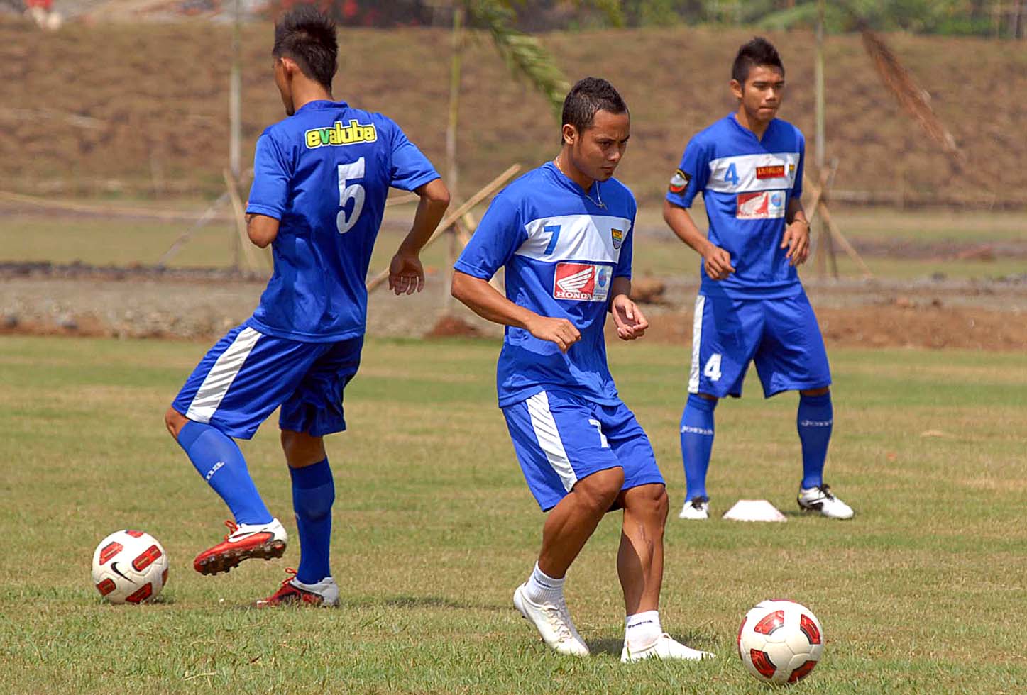  FOTO: 5 Kali latihan Eka Ramdani absen