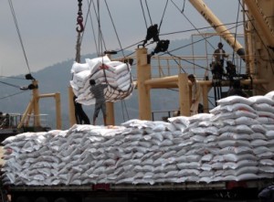  Kabar ekonomi: Bulog Garut akan impor 8.000 ton beras