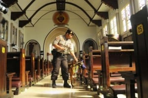  25 Gereja di Bandung dijaga 10 polisi tiap lokasi