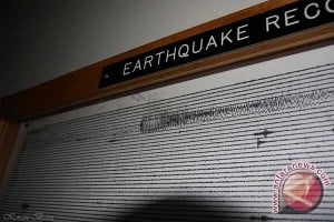  Gempa Padang siang ini tak berpotensi tsunami 