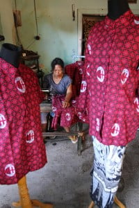  Sosialisasikan batik, YBJB gelar jalan santai