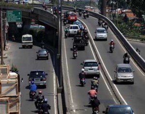  Mobil bekas asal Jakarta ‘banjiri’ Cirebon