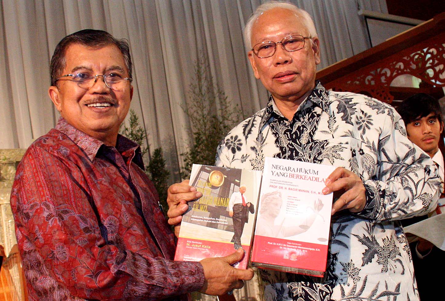  FOTO: Bagir Manan luncurkan buku biografi