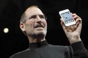  iPhone 4S & turtleneck, warisan Jobs yang jadi incaran