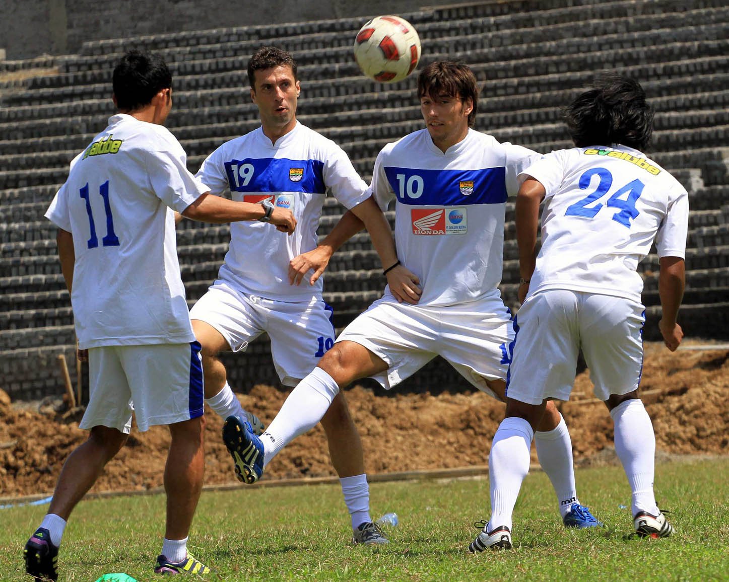  FOTO: Persib butuh empat pertandingan uji coba