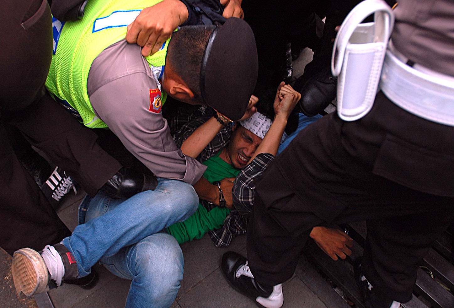  FOTO: Demo 2 tahun SBY-Boediono di Bandung berakhir ricuh