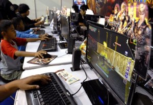  KABAR UMUM: Ribuan Gamers bermain di Indonesia Bermain