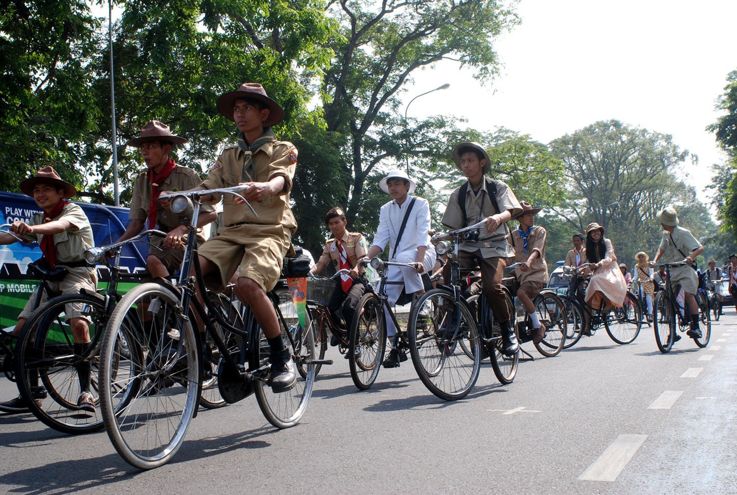  FOTO: Konvoi sepeda ontel Estafet Tunas Kelapa Kwartir Nasional Gerakan Pramuka 2011