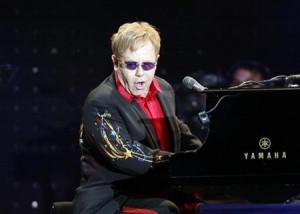  Akan goyang Malaysia, Elton John ditentang