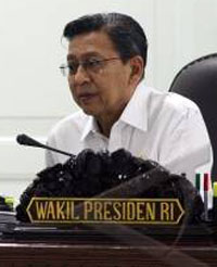  Wapres Boediono: Lebih baik hujan batu di negeri sendiri 