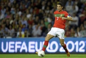  SEPAK BOLA: Ronaldo pimpin Portugal ke Euro 2012