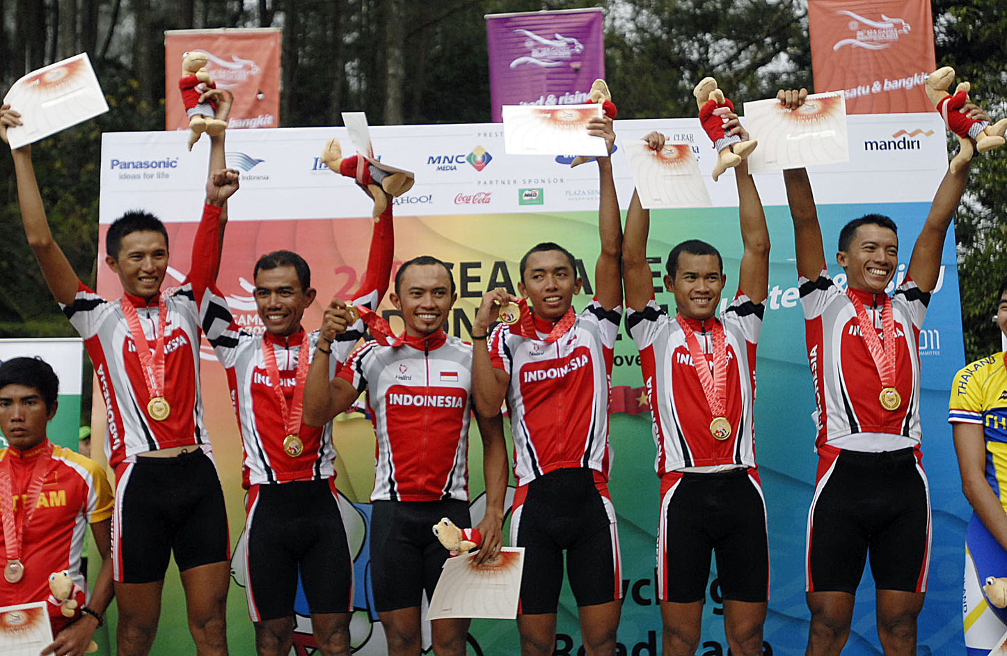  FOTO: Tim balap sepeda Indonesia sumbang kembali Emas