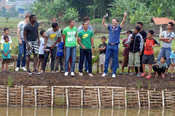  FOTO: Skuad Persib mancing bareng