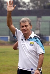  Drago tekankan disiplin pemain Persib hadapi Persiram