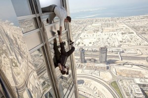  Tom Cruise latihan 4 bulan untuk lompati Burj Khalifa Dubai