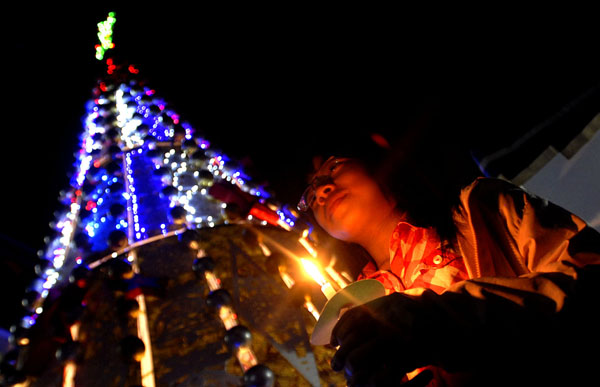  FOTO: Lilin Misa Natal