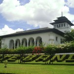  “Gedung Sate” dikelilingi salju