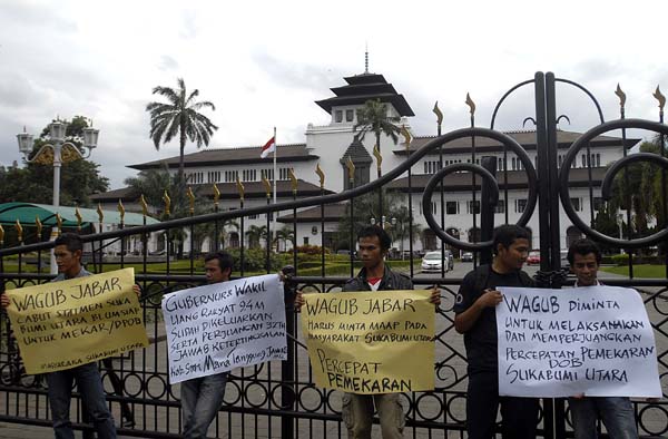  FOTO: Warga Kab. Sukabumi tuntut pemekaran