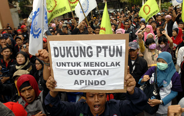  FOTO: Buruh Bekasi desak Apindo cabut gugatan UMK 2012