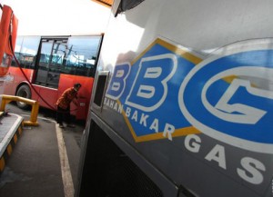  KONVERSI BBG: April, mobil dinas menteri pakai BBG