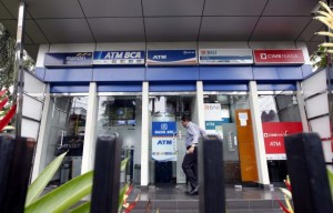  ATM TERHUBUNG: Nasabah Mandiri & BCA diuntungkan 