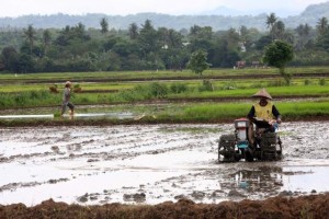  Pemprov Jabar salurkan 750 traktor untuk petani