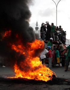  Buruh Bekasi blokir 7 pintu tol Cikarang