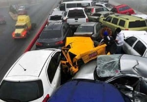  Terjadi tabrakan beruntun di tol Cikampek