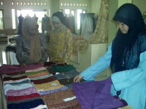  Cantik, Paduan bordir dengan batik Tasikmalaya