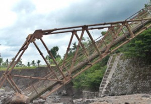  Kabar umum (1/2): Jembatan Cidaun roboh, 200 KK terisolir