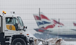  BANDARA HEATHROW: 200 Penerbangan dibatalkan karena salju