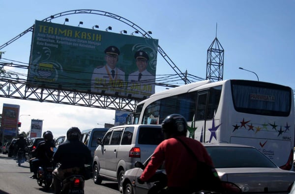  FOTO: Rp2 miliar untuk penertiban reklame liar di Kota Bandung