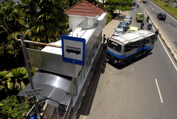  FOTO: Angkot minta Dishub Kota Bandung tinjau ulang tender TMB