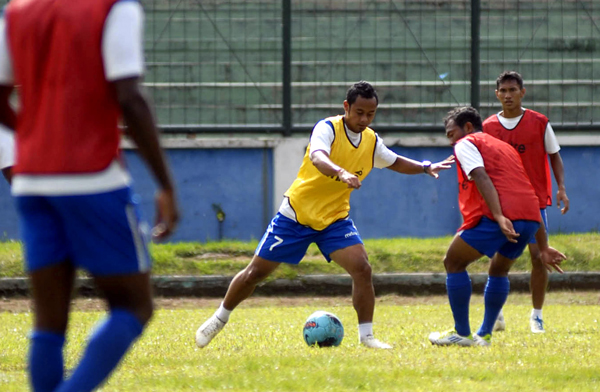  FOTO: Pemain Persib berlatih keras hadapi tur Papua