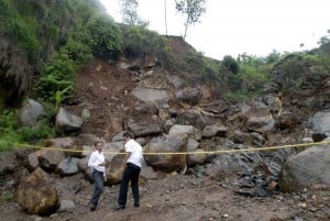  BENCANA ALAM: Longsor putus jalan Sukabumi-Banten