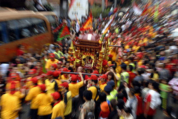  FOTO: Kirab Budaya Cap Go Meh Meriah