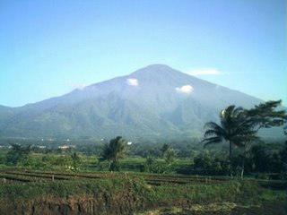  Ini Dia Beberapa GUNUNG di JABAR yang Pernah Meletus