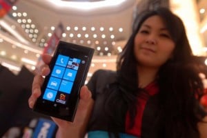  NOKIA LUMIA 800: Dibanderol Rp5,25 juta