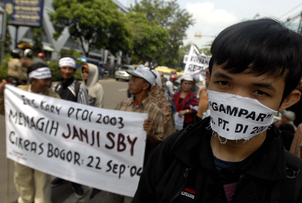  FOTO: Eks karyawan PT DI unjuk rasa di PN Bandung