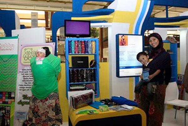  Ibu asal Bandung ini  bikin alat gendong balita yang tak bikin pegal