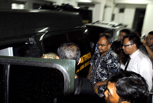  FOTO: Staf keuangan Pemkot Bandung ditahan terkait korupsi Bansos