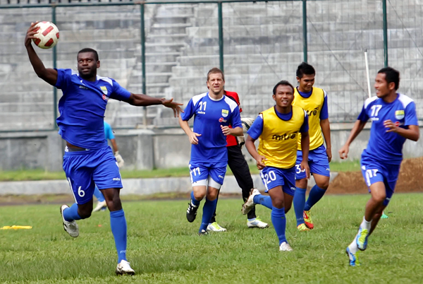  FOTO: Persib tunggu calon pemain asing baru 