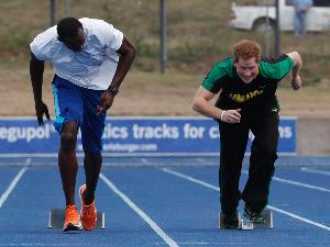  Pangeran Harry menang lomba lari 100 meter melawan Usain Bolt