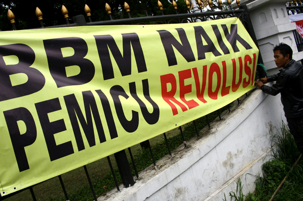  FOTO: Massa Aliansi Pergerakan Islam demo kenaikan BBM