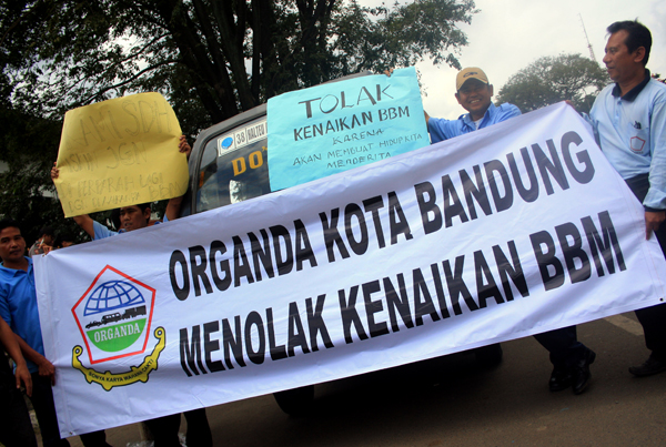  FOTO: Sopir angkot demo tolak kenaikan BBM