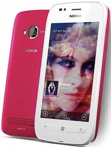  REVIEW: Nokia Lumia 710, semua teman ngumpul di satu ponsel lho!